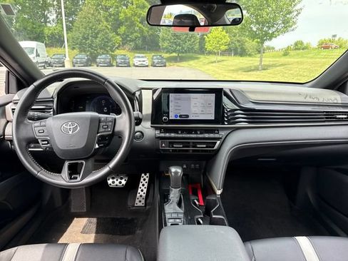 Used 2025 Toyota Camry SE FWD image 19
