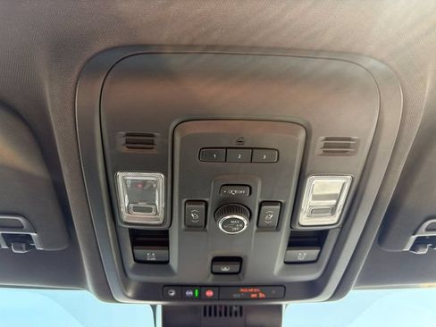 Used 2024 GMC Yukon SLT w/ SLT Premium Package AWD/4WD image 24
