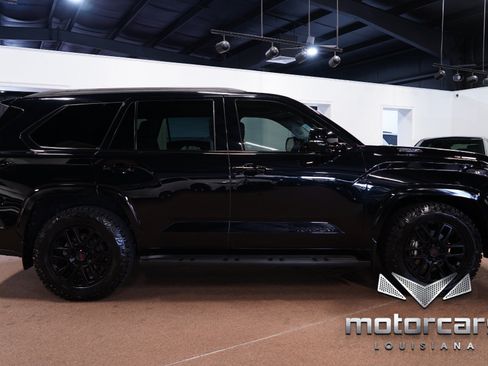 Used 2023 Toyota Sequoia SR5 w/ SR5 Premium Package AWD/4WD image 8