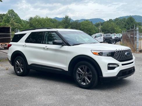 Certified 2023 Ford Explorer XLT w/ Equipment Group 202A RWD image 1