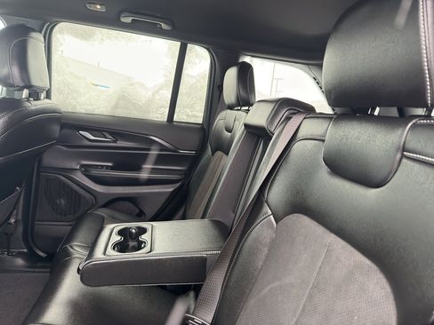 Used 2024 Jeep Grand Cherokee Altitude image 32