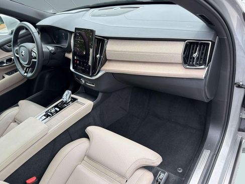 Used 2025 Volvo XC90 B5 Ultra AWD/4WD image 31