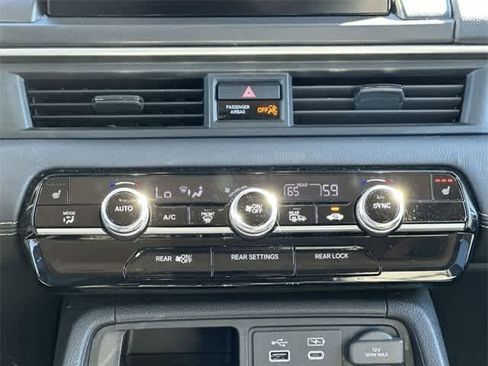 Used 2023 Honda Pilot Touring image 16