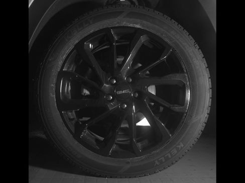 Certified 2024 GMC Terrain SLT w/ Infotainment Package II AWD/4WD image 10
