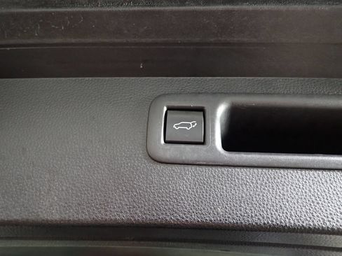 Used 2023 Toyota Highlander XLE AWD/4WD image 16