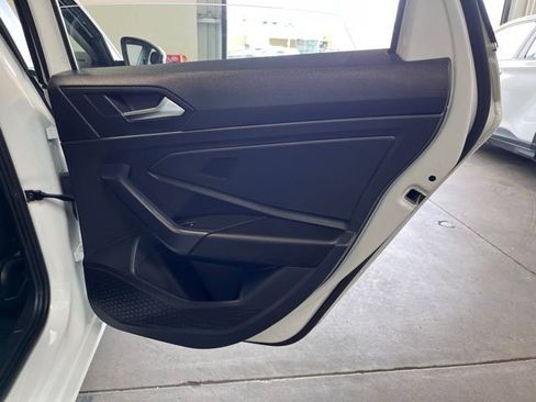 Used 2023 Volkswagen Jetta SE w/ Panoramic Sunroof Package image 15