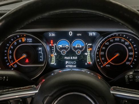 Used 2019 Jeep Wrangler Unlimited Sahara AWD/4WD image 14
