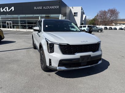 Used 2024 Kia Sorento S w/ Panoramic Sunroof Package