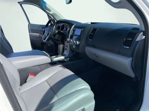 Used 2016 Toyota Sequoia Platinum AWD/4WD image 16