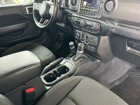 Used 2021 Jeep Gladiator Willys image 14