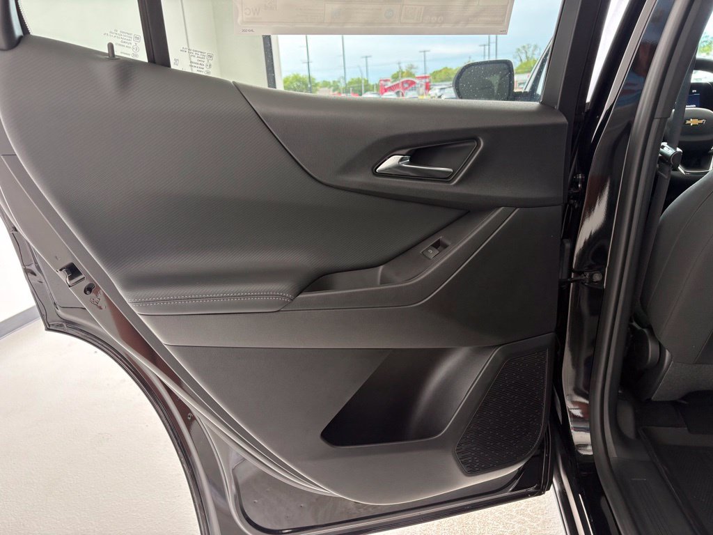 New 2027 Chevrolet Equinox LT w/ LPO, Floor Liner Package FWD image 27