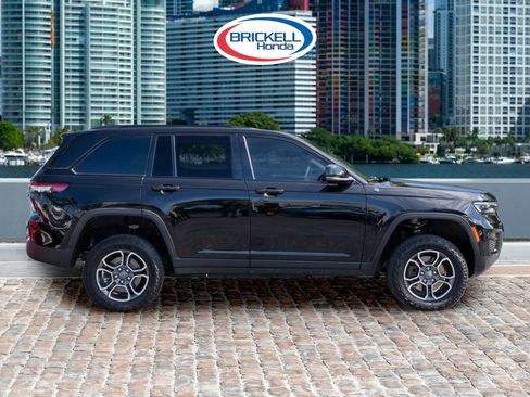 Used 2023 Jeep Grand Cherokee Trailhawk w/ Luxury Tech Group III image 4