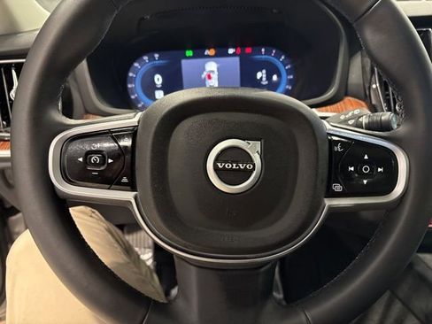 Used 2025 Volvo V60 B5 Cross Country Plus image 11