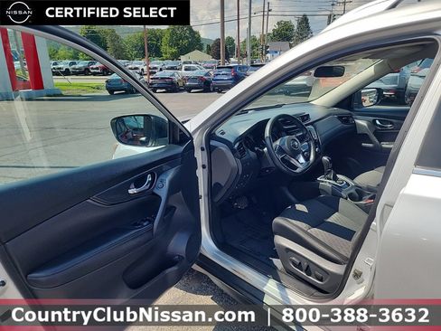 Used 2018 Nissan Rogue SV AWD/4WD image 10