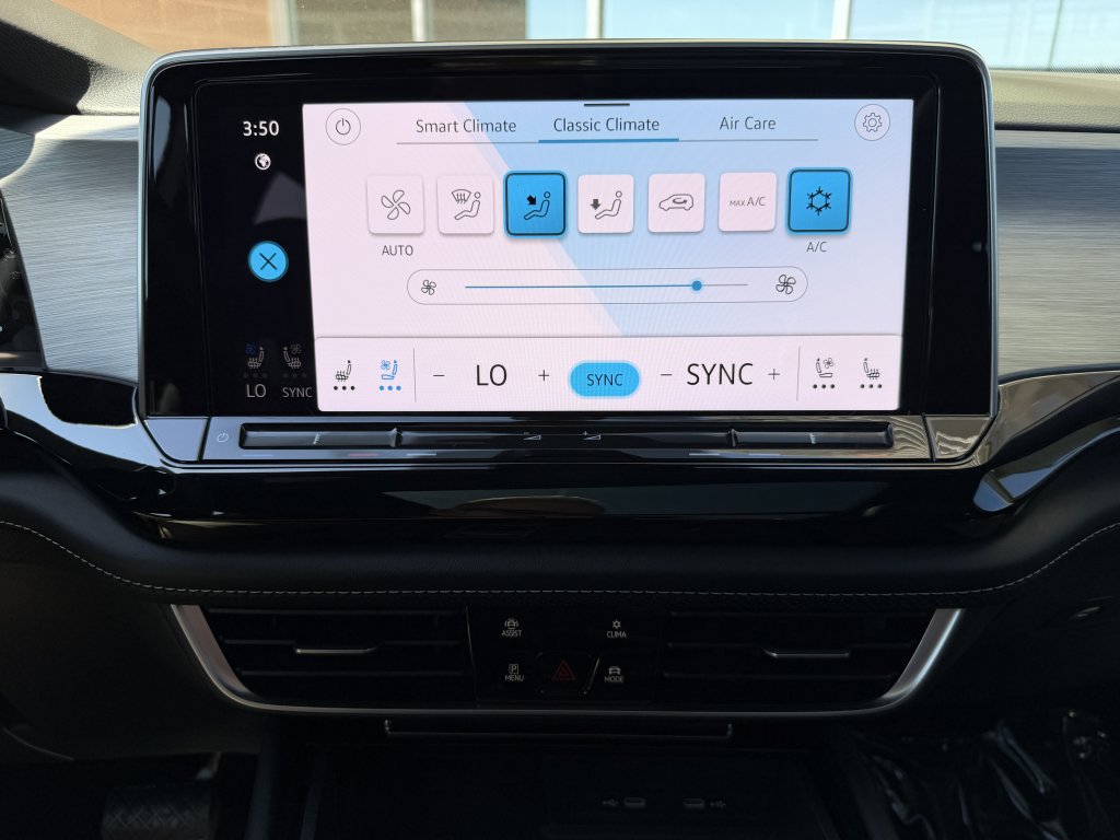 Used 2024 Volkswagen Atlas Cross Sport SE w/ Panoramic Sunroof Package FWD image 22