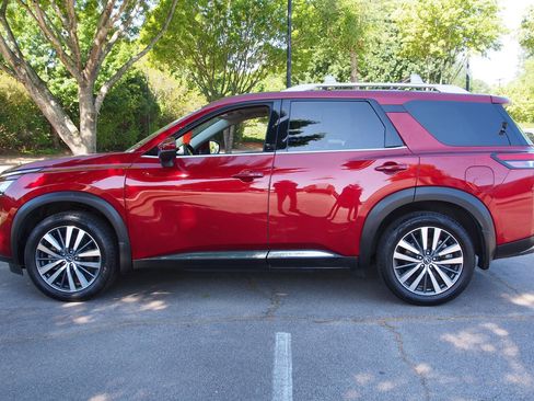 Used 2022 Nissan Pathfinder Platinum w/ Cargo Package FWD image 4