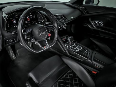 Used 2018 Audi R8 V10 plus image 24