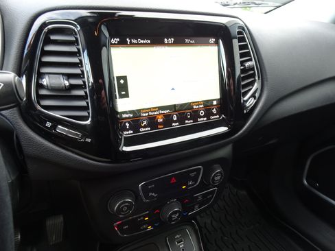 Used 2021 Jeep Compass Limited w/ Sun and Sound Group AWD/4WD image 8