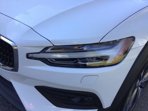 Certified 2025 Volvo V60 B5 Cross Country Plus image 6