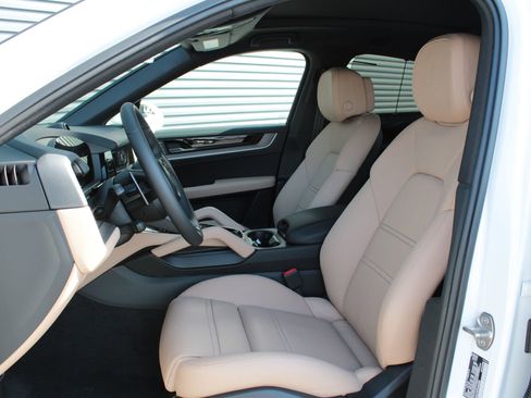 New 2026 Porsche Cayenne Coupe image 5