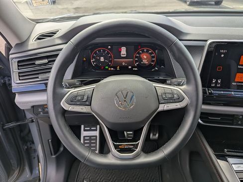 Used 2025 Volkswagen Atlas Peak Edition SE image 13