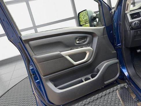Used 2019 Nissan Titan SV w/ SV Convenience Package AWD/4WD image 38