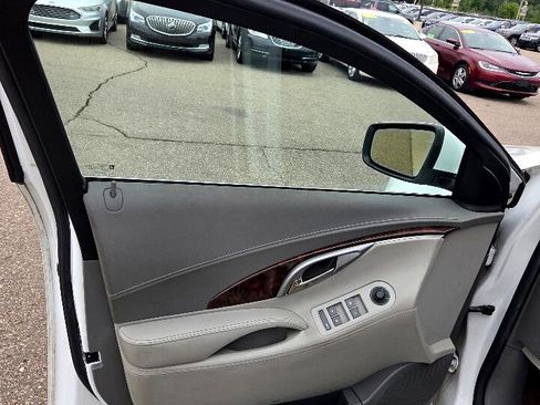 Used 2011 Buick LaCrosse CXL image 10
