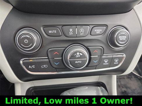 Used 2021 Jeep Cherokee Limited image 26