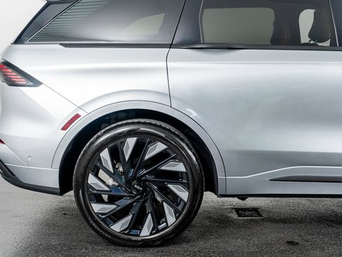 Used 2024 Lincoln Nautilus Black Label w/ Jet Appearance Package (87T) image 8