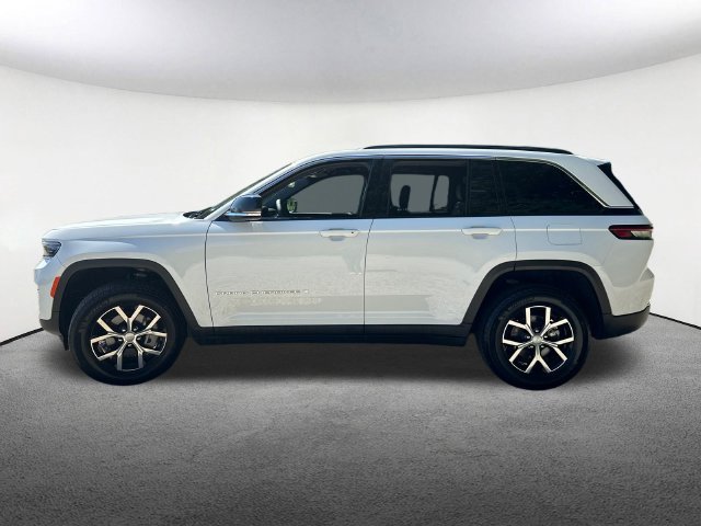 Used 2025 Jeep Grand Cherokee Limited AWD/4WD image 5