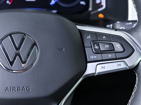 Used 2022 Volkswagen Atlas Cross Sport SE image 11