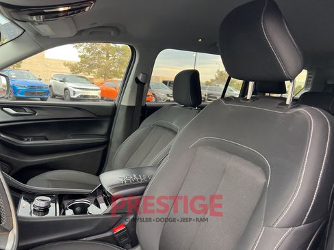 Used 2023 Jeep Grand Cherokee L Laredo image 28