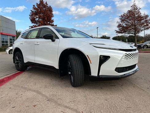 New 2025 Toyota Crown Signia image 5
