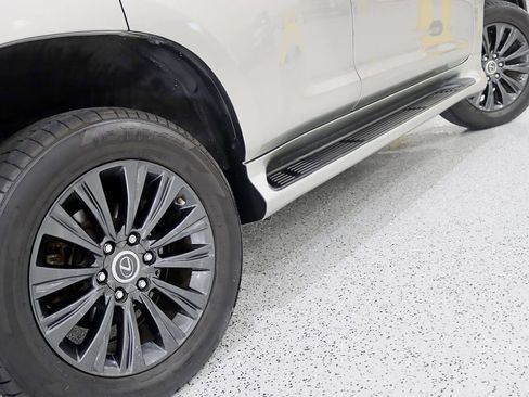 Used 2023 Lexus GX 460 Premium w/ Accessory Package AWD/4WD image 12