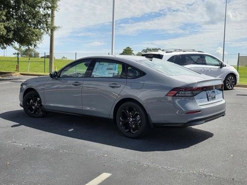 Used 2025 Honda Accord SE image 5
