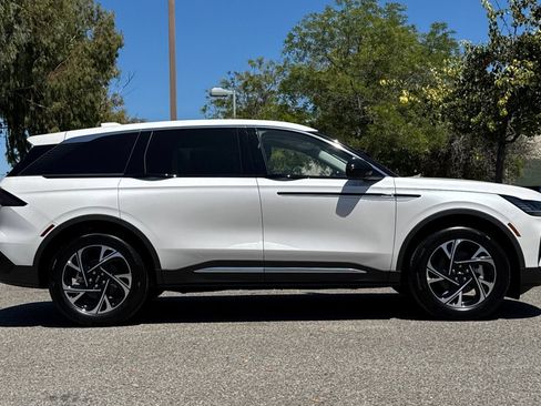 New 2026 Lincoln Nautilus Premier AWD/4WD image 3