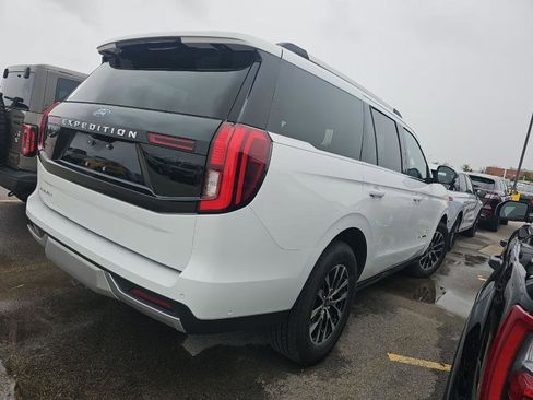 Certified 2025 Ford Expedition Platinum AWD/4WD image 3