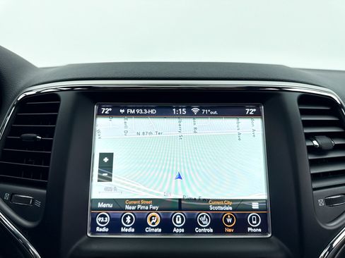 Used 2018 Jeep Grand Cherokee Altitude image 22