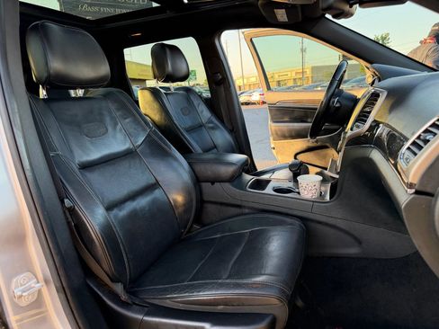 Used 2015 Jeep Grand Cherokee Overland w/ Advanced Technology Group RWD image 10