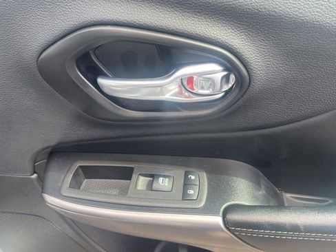 Certified 2022 Jeep Cherokee Limited w/ Elite Package image 14