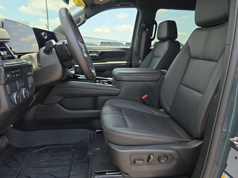 Used 2026 Chevrolet Suburban RST w/ Comfort Package RWD image 10