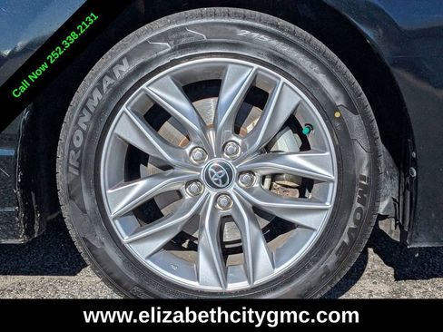 Used 2022 Toyota Avalon XLE image 11