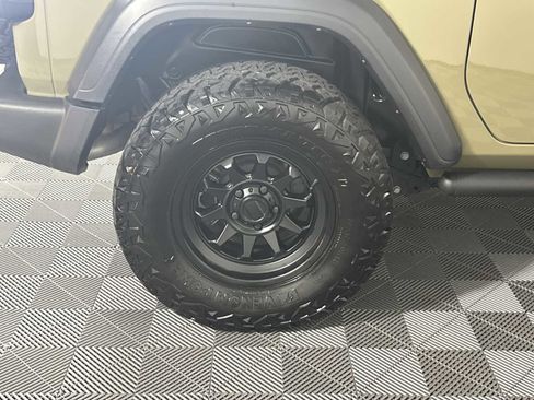 Used 2025 Jeep Wrangler Sport image 18