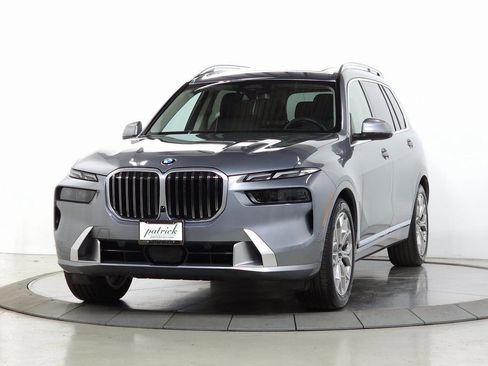 Used 2025 BMW X7 xDrive40i w/ Parking Assistance Package AWD/4WD image 4