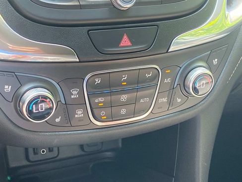 Used 2018 Chevrolet Equinox Premier FWD image 28
