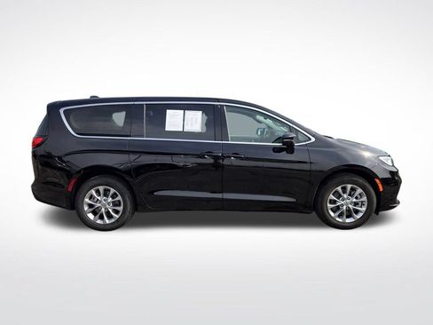 Used 2024 Chrysler Pacifica Touring-L AWD/4WD image 2