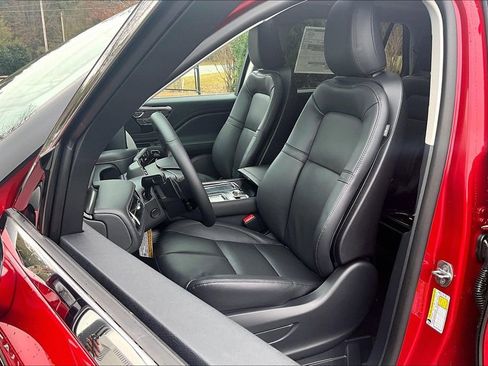 New 2026 Lincoln Aviator Premiere image 9