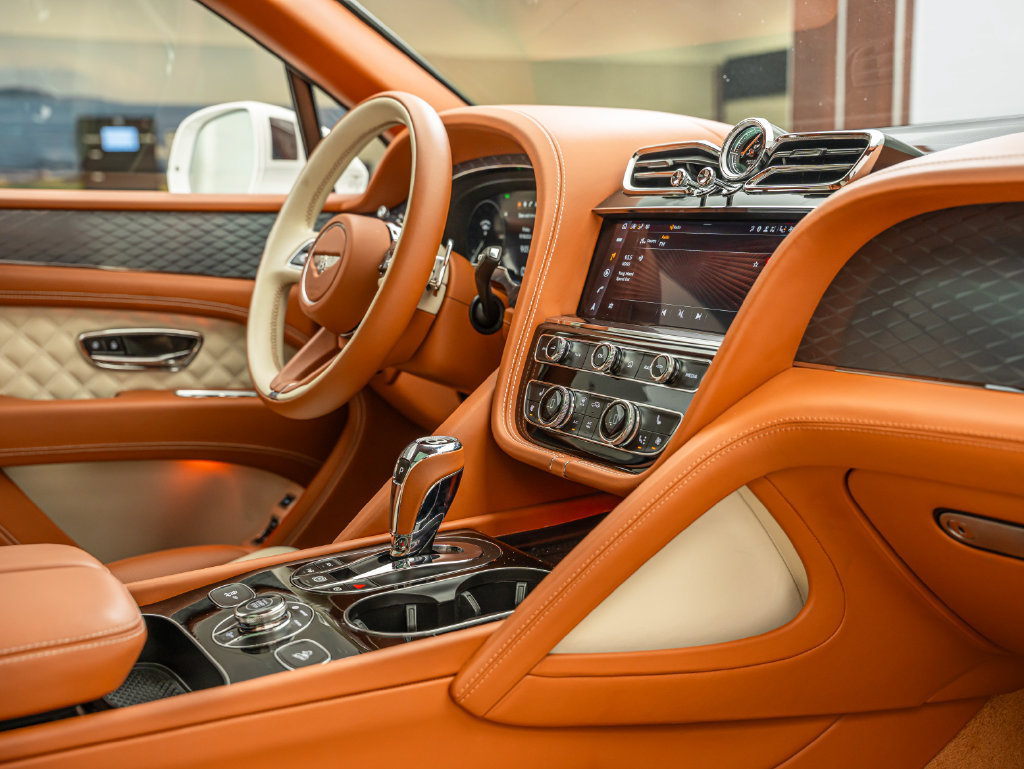 Used 2022 Bentley Bentayga AWD/4WD image 71