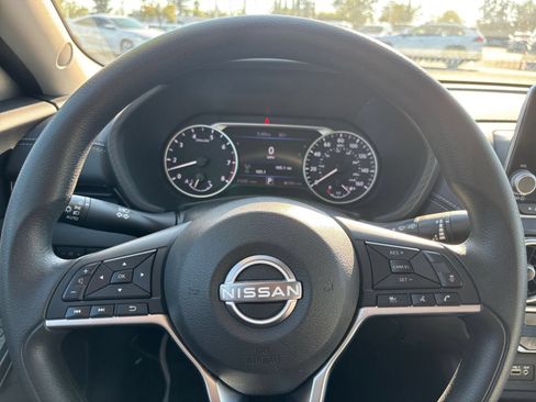 Used 2025 Nissan Sentra SV FWD image 25