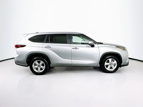 Used 2023 Toyota Highlander LE image 10